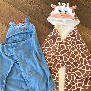 2 hooded infant bath towels